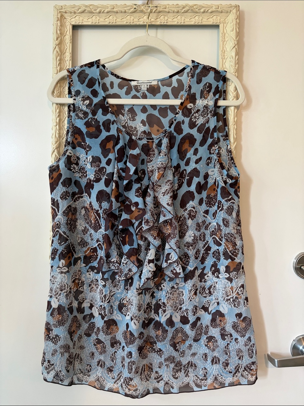 QUINTESSENTIAL | Light Blue and Brown Leopard-Print Ruffle Sleeveless Top